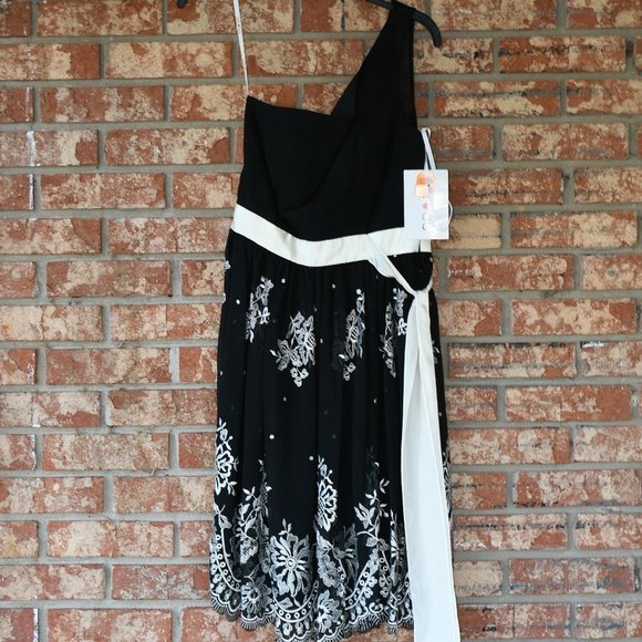 OLEG Cassini One Shoulder Dress - Picture 2 of 5